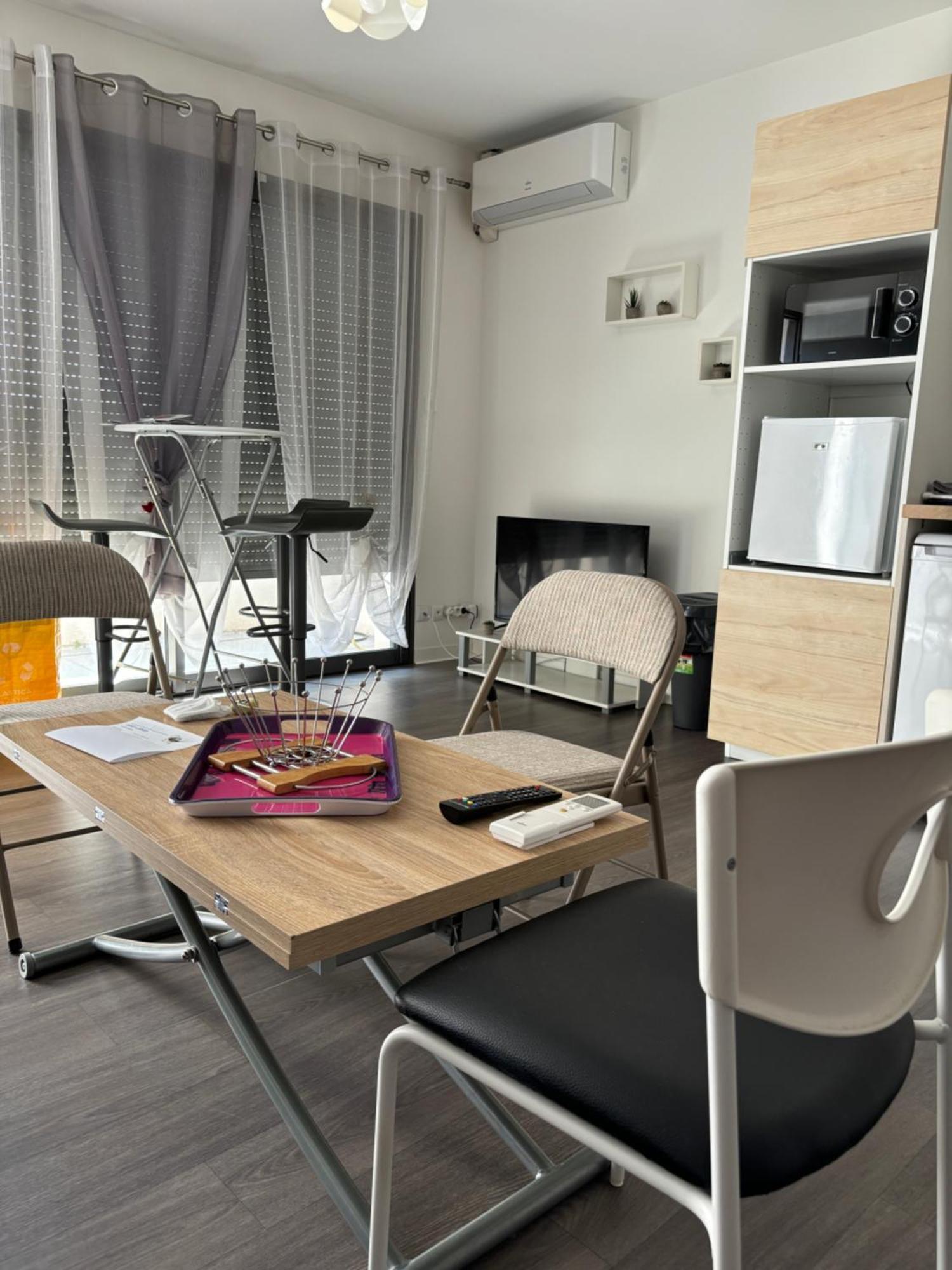 Grand Studio Confortable Et Spacieux Avec Terrasse Villeneuve-lès-Maguelonne Exterior photo